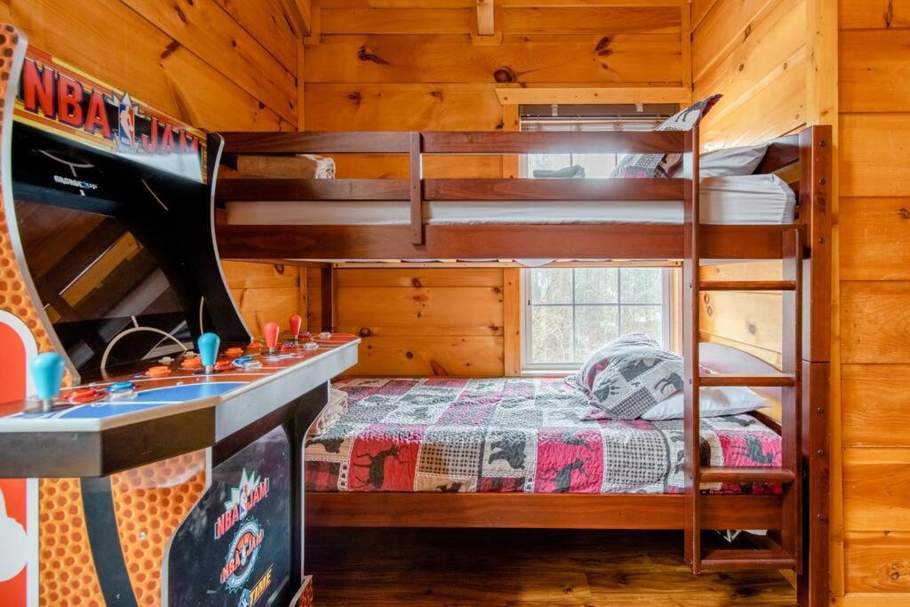 הוילה Cozy Cabin W/Hot Tub & Wifi In גטלינבורג מראה חיצוני תמונה